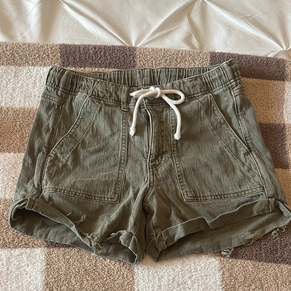 American Eagle Outfitters Olive Cargo Shorts